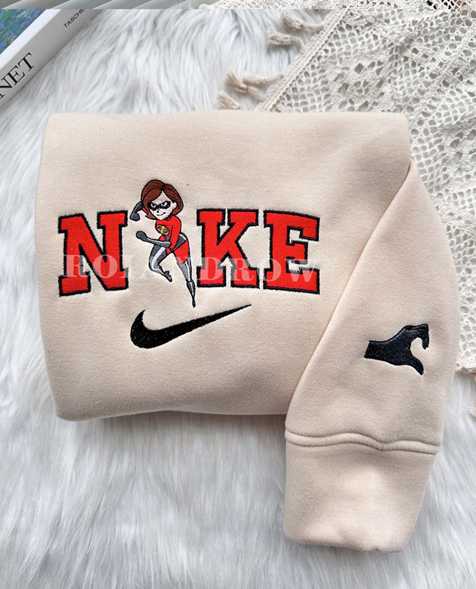 Helen Parr (Elastigirl) and Bob Parr (The Incredibles) – Embroidered Shirt Helen Parr (Elastigirl) and Bob Parr (The Incredibles) – Embroidered Shirt