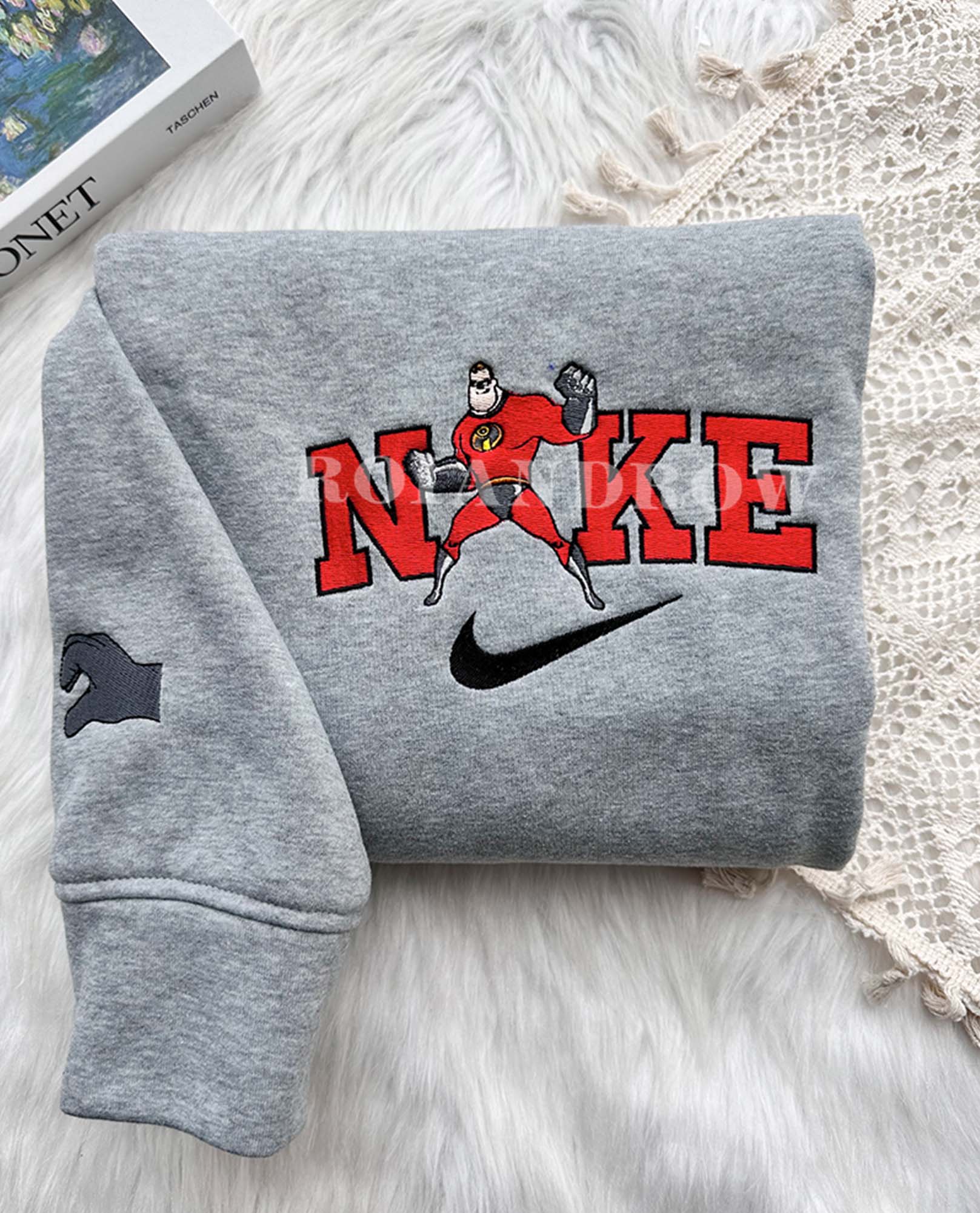 Helen Parr (Elastigirl) and Bob Parr (The Incredibles) – Embroidered Shirt Helen Parr (Elastigirl) and Bob Parr (The Incredibles) – Embroidered Shirt