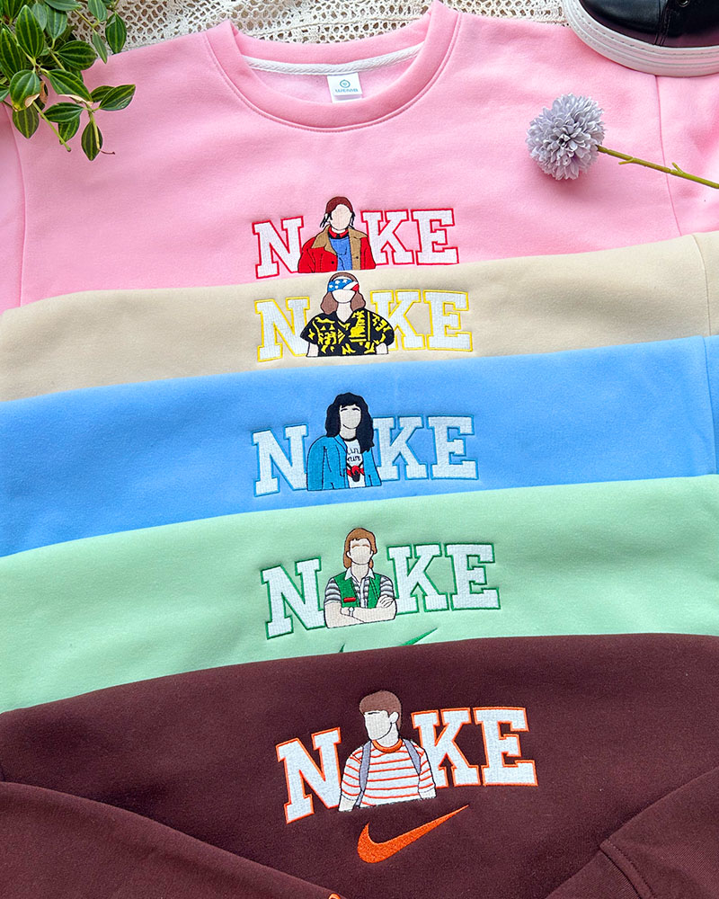 Stranger Things – Embroidered Sweatshirt Stranger Things – Embroidered Sweatshirt