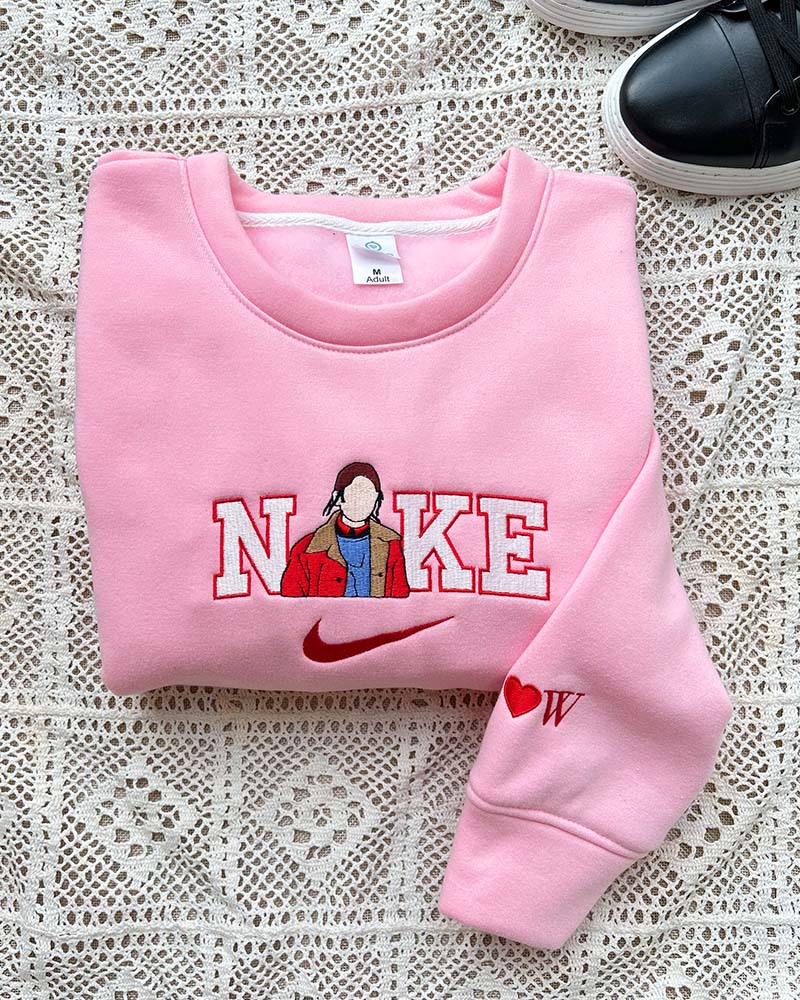 Stranger Things – Embroidered Sweatshirt Stranger Things – Embroidered Sweatshirt