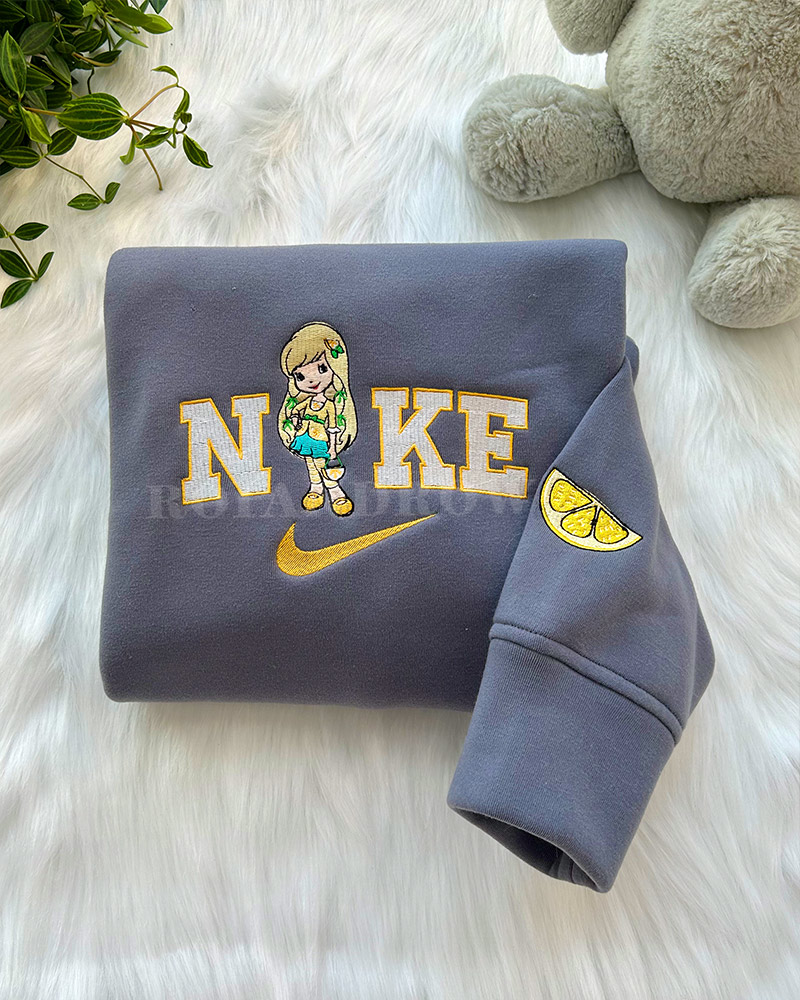 Strawberry Shortcake 2003 – Embroidered Sweatshirt Strawberry Shortcake 2003 – Embroidered Sweatshirt