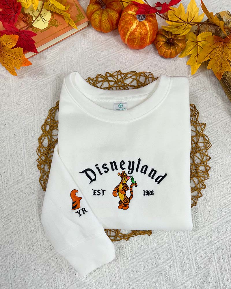 Winnie the Pooh – Embroidered Sweatshirt/Hoodie/T-shirt Winnie the Pooh – Embroidered Sweatshirt/Hoodie/T-shirt